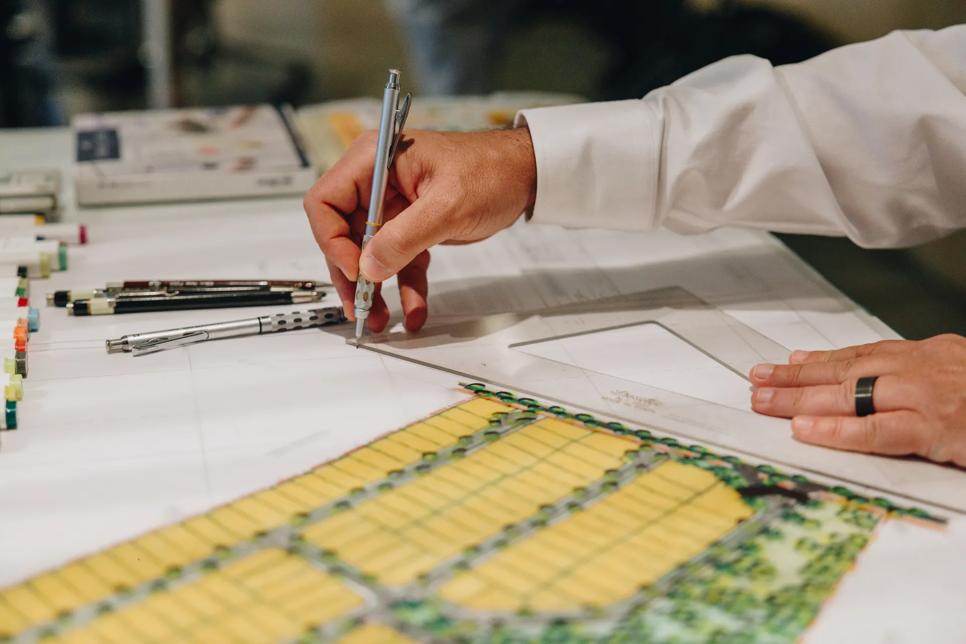 Arquiteto planejando um empreendimento sustentável